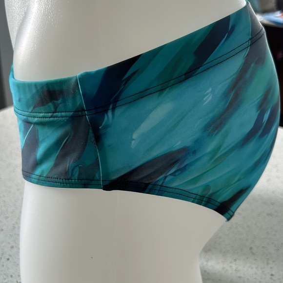 Men’s swim brief. - Picture 5 of 11